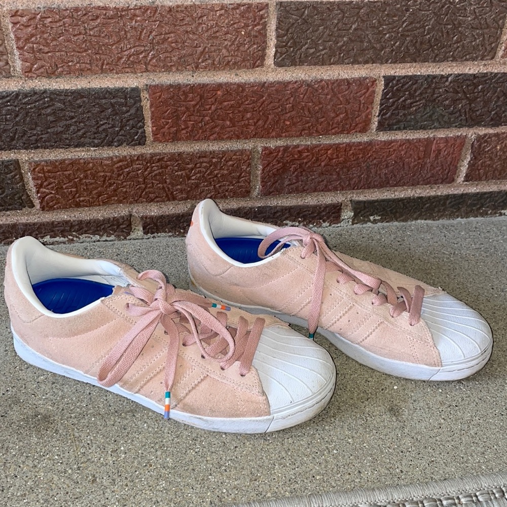 Adidas light pink skate shoe